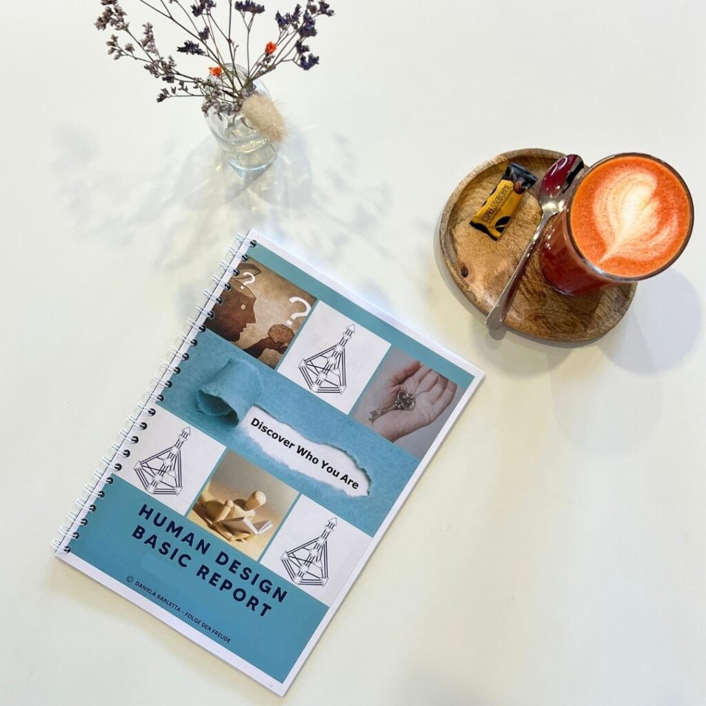 Die Human Design Analyse ausgedruckt in Spiralbindung.