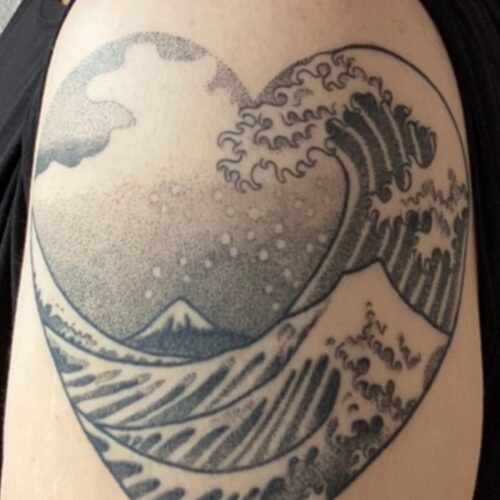 human-design-tattoo Auf dem Bild ist das Human Design Tattoo von Daniela Barletta zu sehen.